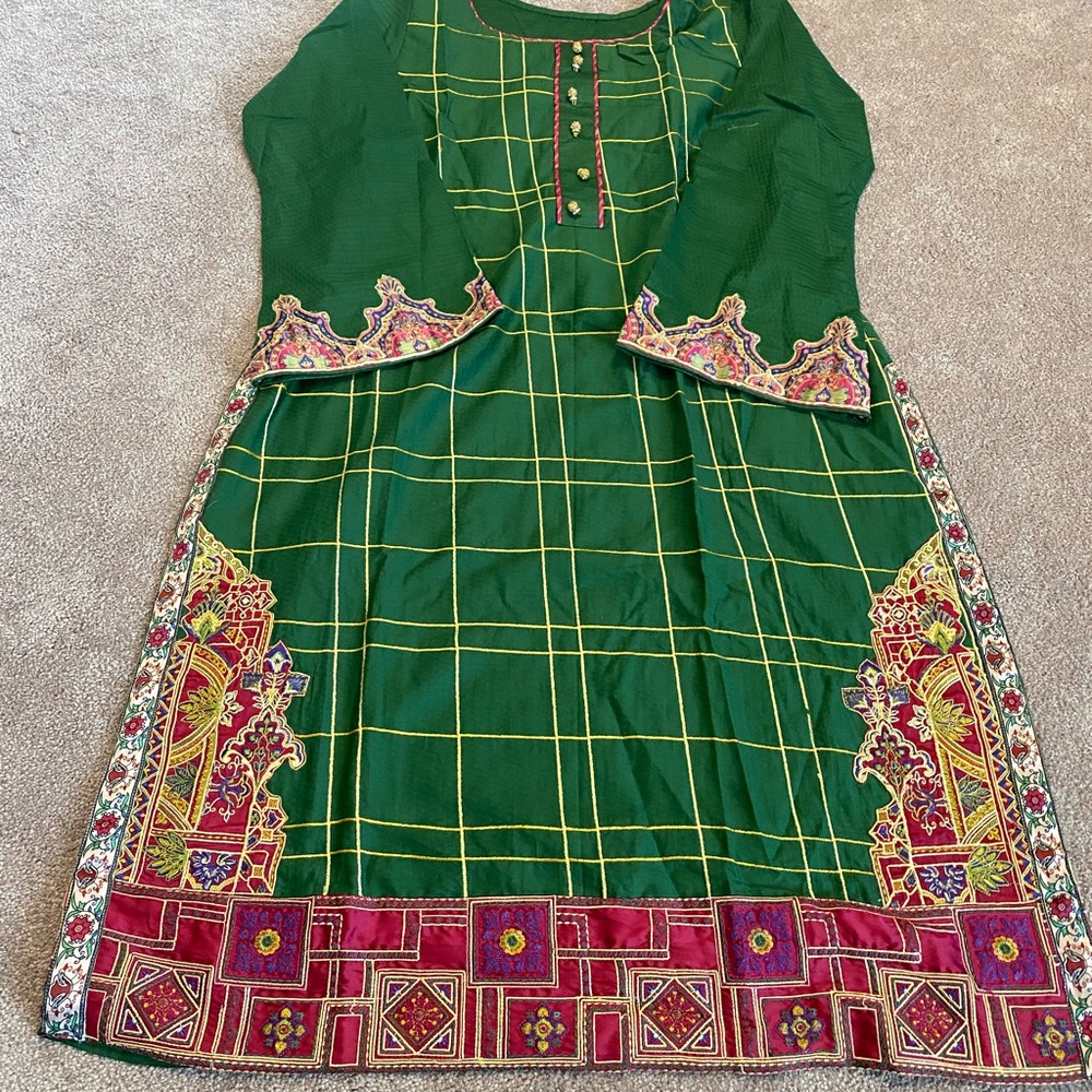 Beautiful Pakistani/Indian Salwar Kameez lawn